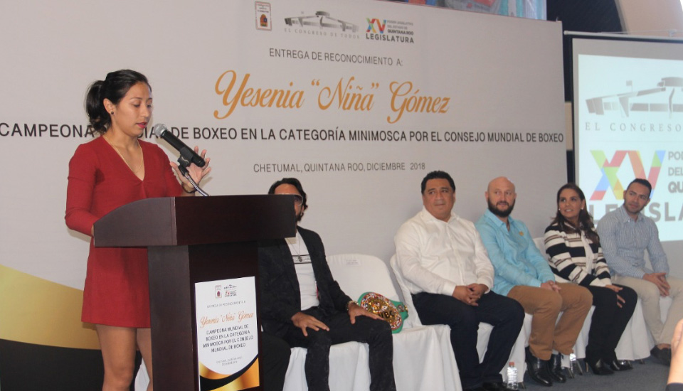 Yesenia Gomez recibe Reconocimiento